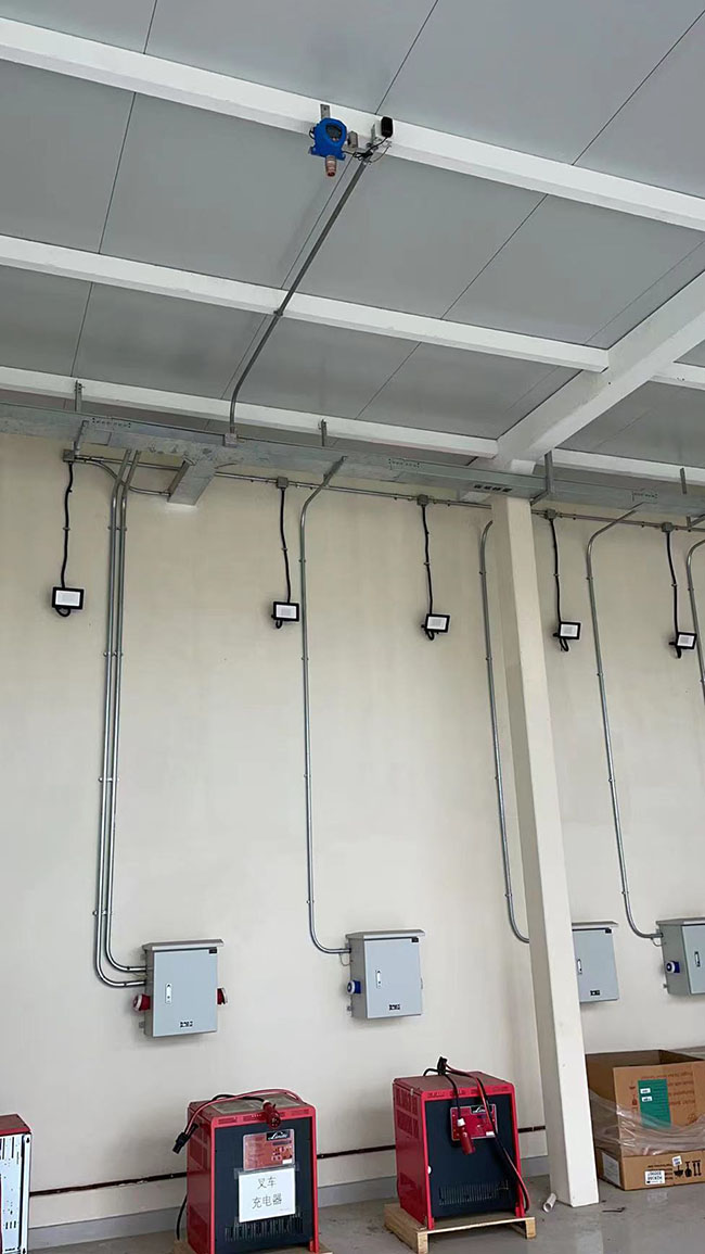 叉車充電樁氫氣報警器安裝現場
