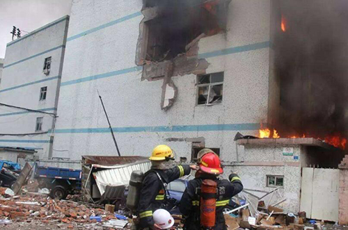 深圳龍華一工廠突發大火事故