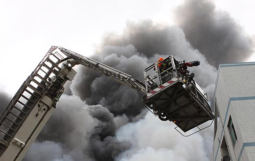 深圳龍華一工廠突發大火事故