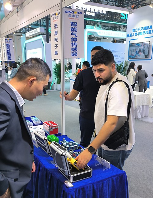 深國安氣體檢測儀展區(qū)